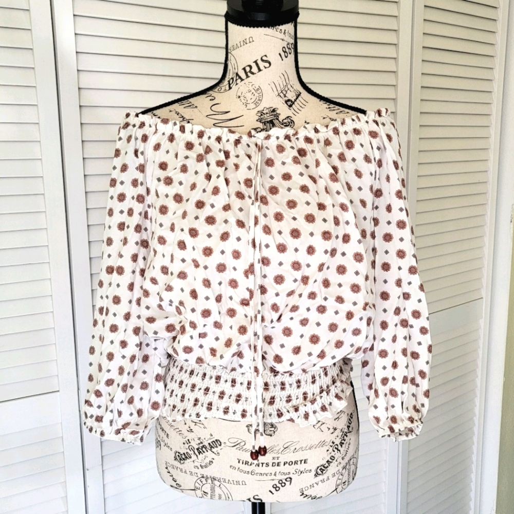 Off the Shoulder Floral Patterned Blouse
